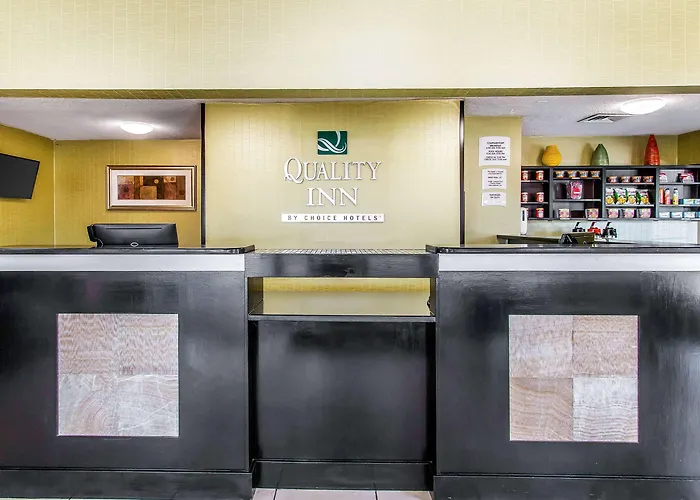 Quality Inn Hinesville - Fort Stewart Area, Kitchenette Rooms - Pool - Guest Laundry