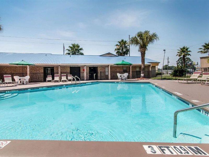 Quality - Stewart Area, Kitchenette - Pool - Guest Laundry Hotel Hinesville