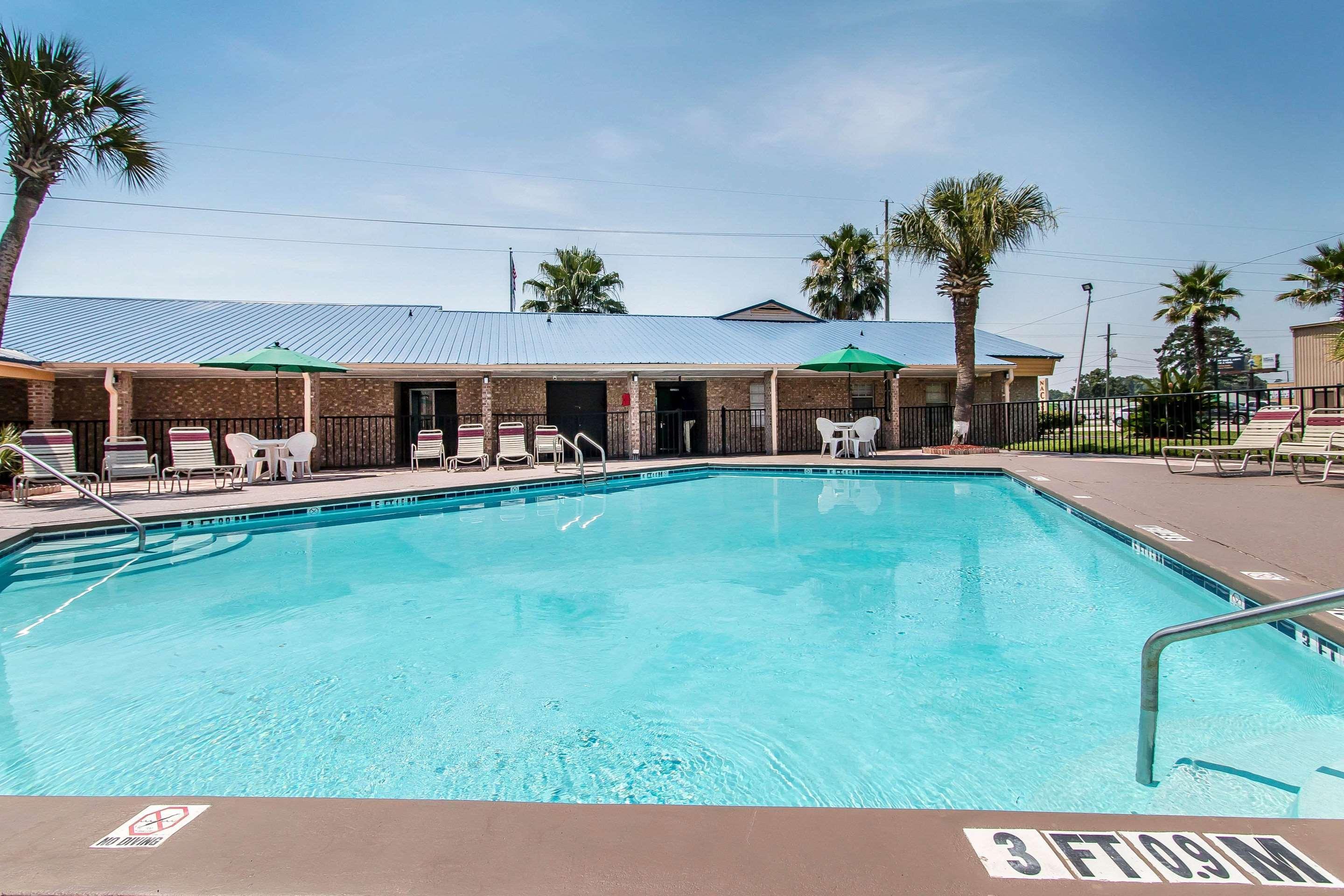 Hotel Quality - Stewart Area, Kitchenette - Pool - Guest Laundry Hinesville