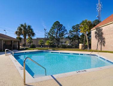 Quality - Stewart Area, Kitchenette - Pool - Guest Laundry Hotel 2*