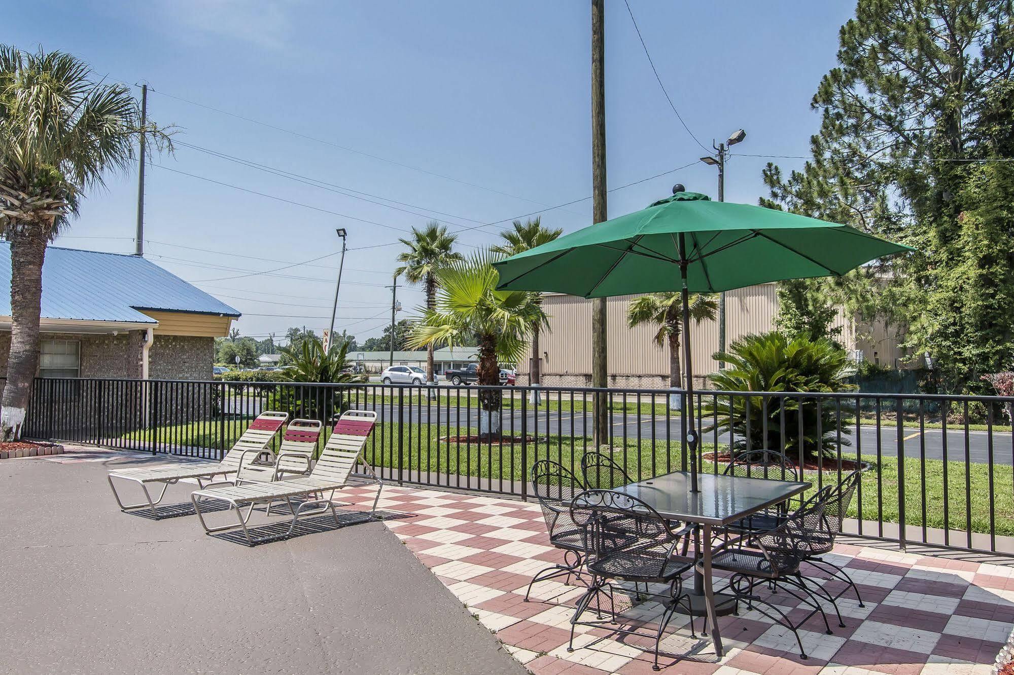 Quality - Stewart Area, Kitchenette - Pool - Guest Laundry Hotel Hinesville