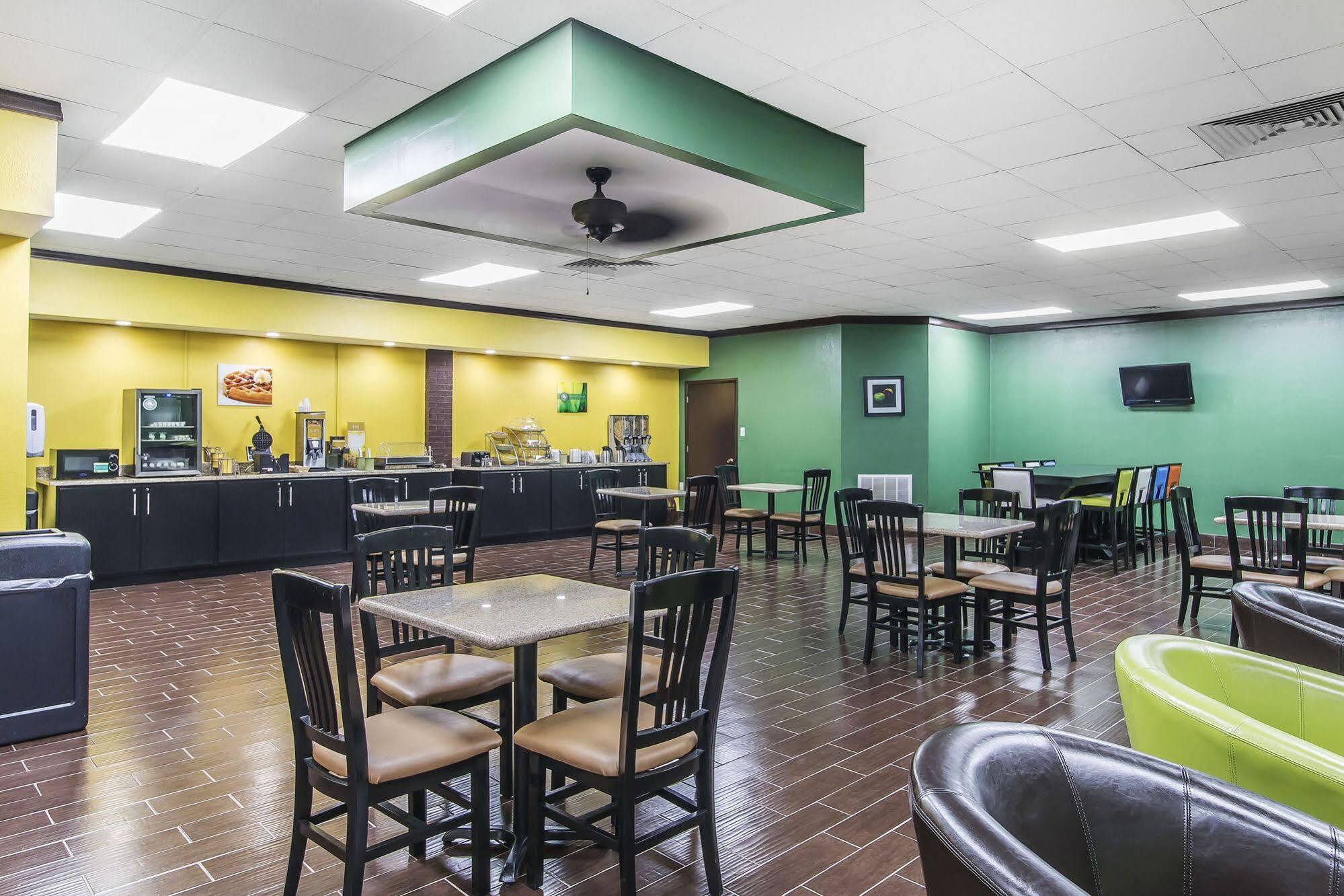 Quality - Stewart Area, Kitchenette - Pool - Guest Laundry Hotel Hinesville