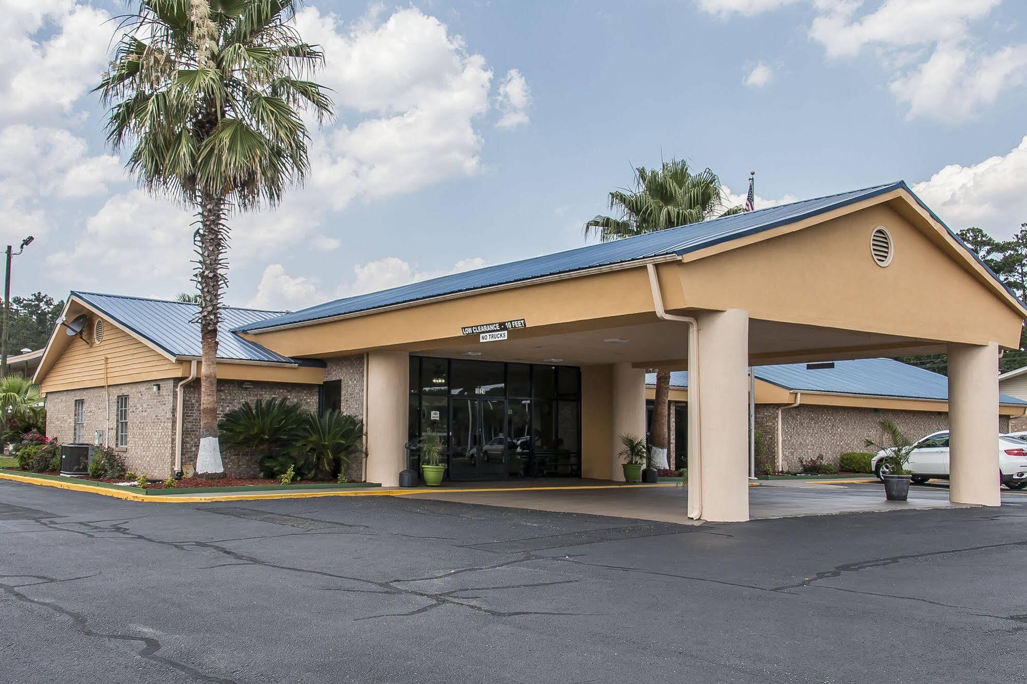 Quality - Stewart Area, Kitchenette - Pool - Guest Laundry Hotel Hinesville
