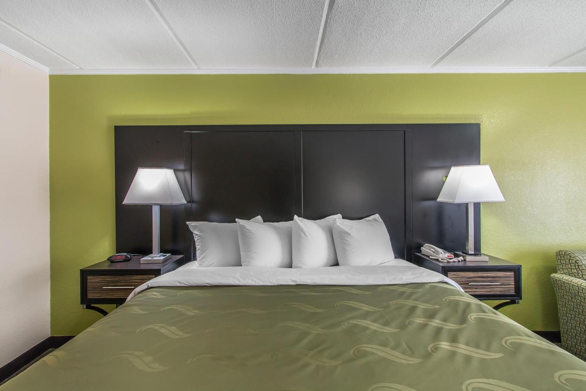 Hotel Quality - Stewart Area, Kitchenette - Pool - Guest Laundry
