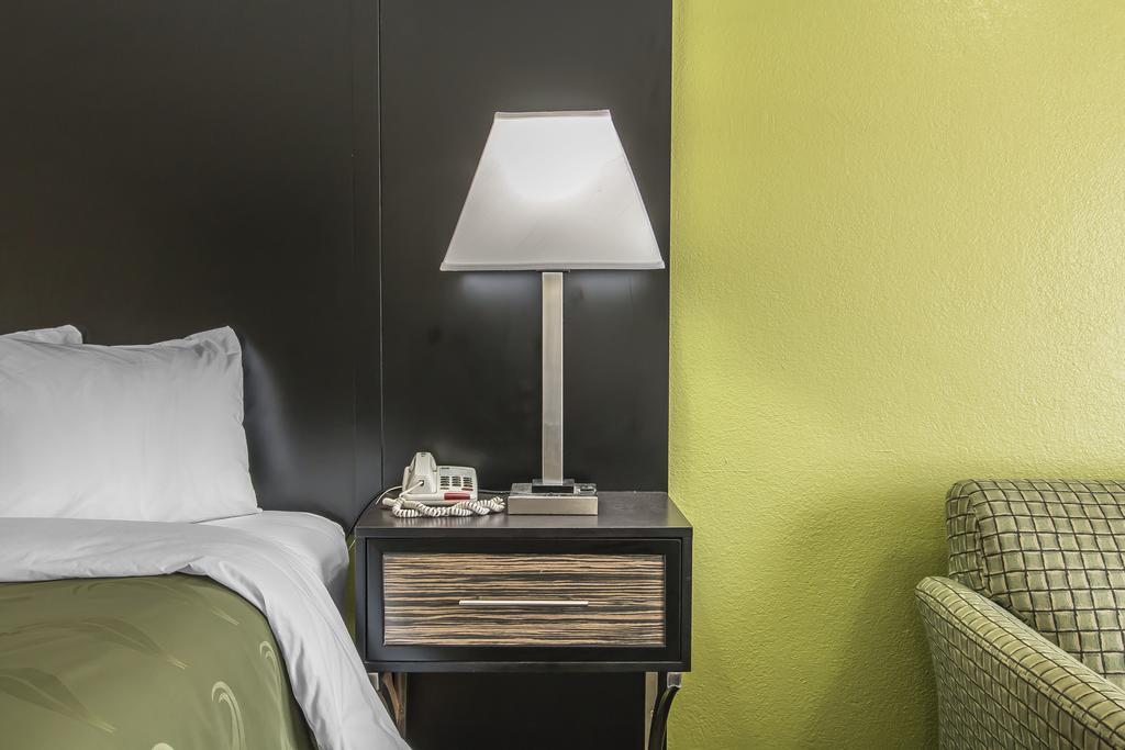 Hotel Quality - Stewart Area, Kitchenette - Pool - Guest Laundry 2*